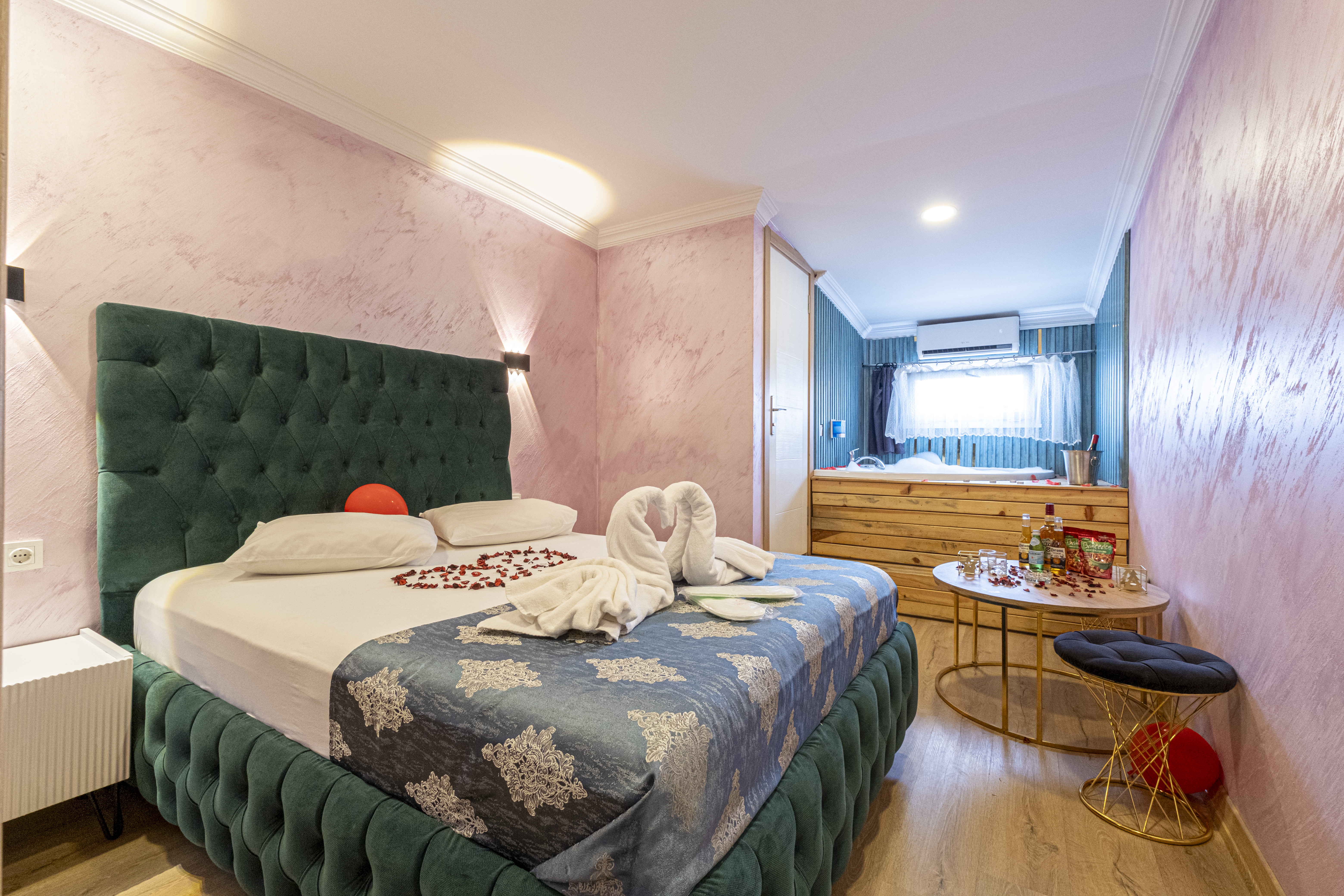 Jakuzili Oda Konforu: Halkalı SuperStay Otel’de Lüksü ve Rahatı Bir Arada Yaşayın